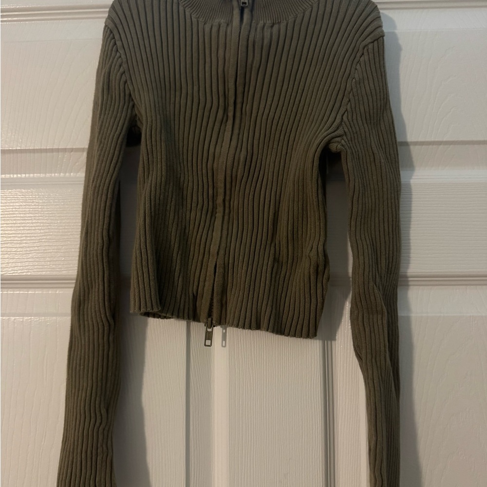 ✨ 2/$20✨ H&M Girl Zip-Up Sweater